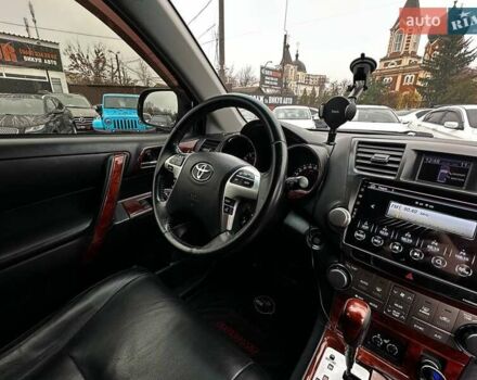 Черный Тойота Хайлендер, объемом двигателя 3.46 л и пробегом 198 тыс. км за 18500 $, фото 20 на Automoto.ua