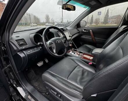Черный Тойота Хайлендер, объемом двигателя 3.46 л и пробегом 320 тыс. км за 15600 $, фото 2 на Automoto.ua