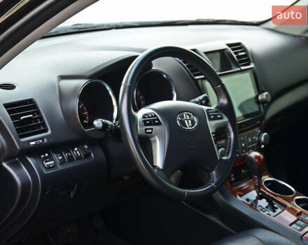 Тойота Хайлендер 2011 в Днепре (Днепропетровске) на Automoto.ua Черный Тойота Хайлендер, объемом двигателя 3.46 л и пробегом 167 тыс. км за 17800 $, фото 4 на Automoto.ua