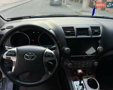 Черный Тойота Хайлендер, объемом двигателя 3.46 л и пробегом 330 тыс. км за 18700 $, фото 11 на Automoto.ua