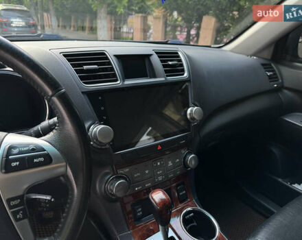 Черный Тойота Хайлендер, объемом двигателя 3.46 л и пробегом 330 тыс. км за 18700 $, фото 10 на Automoto.ua