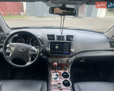 Черный Тойота Хайлендер, объемом двигателя 3.46 л и пробегом 280 тыс. км за 17700 $, фото 7 на Automoto.ua