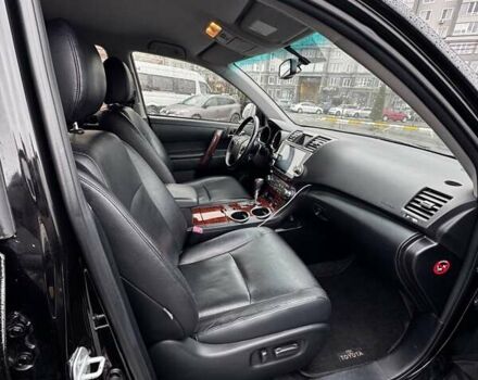 Черный Тойота Хайлендер, объемом двигателя 3.46 л и пробегом 320 тыс. км за 15600 $, фото 3 на Automoto.ua