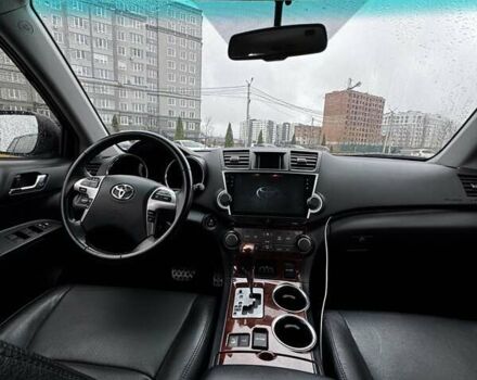 Черный Тойота Хайлендер, объемом двигателя 3.46 л и пробегом 320 тыс. км за 15600 $, фото 4 на Automoto.ua