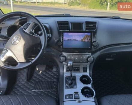 Черный Тойота Хайлендер, объемом двигателя 3.5 л и пробегом 212 тыс. км за 18000 $, фото 1 на Automoto.ua