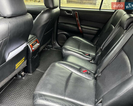 Чорний Тойота Хайлендер, об'ємом двигуна 3.46 л та пробігом 247 тис. км за 16000 $, фото 4 на Automoto.ua