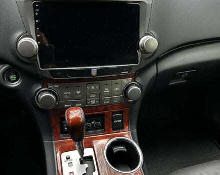 Чорний Тойота Хайлендер, об'ємом двигуна 3.46 л та пробігом 247 тис. км за 16000 $, фото 7 на Automoto.ua