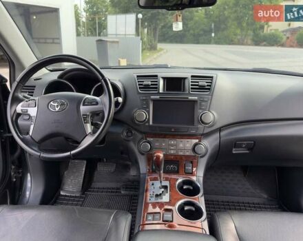 Чорний Тойота Хайлендер, об'ємом двигуна 3.46 л та пробігом 214 тис. км за 19000 $, фото 43 на Automoto.ua