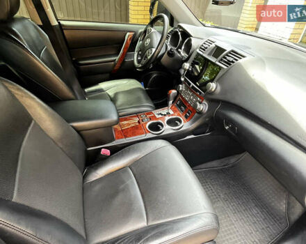 Чорний Тойота Хайлендер, об'ємом двигуна 3.46 л та пробігом 245 тис. км за 15900 $, фото 8 на Automoto.ua