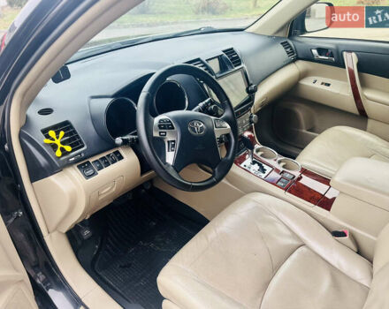 Чорний Тойота Хайлендер, об'ємом двигуна 3.5 л та пробігом 230 тис. км за 18000 $, фото 6 на Automoto.ua