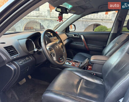 Черный Тойота Хайлендер, объемом двигателя 3.46 л и пробегом 308 тыс. км за 16400 $, фото 12 на Automoto.ua