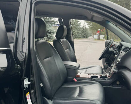 Чорний Тойота Хайлендер, об'ємом двигуна 3.46 л та пробігом 165 тис. км за 15555 $, фото 8 на Automoto.ua