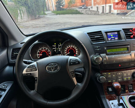 Черный Тойота Хайлендер, объемом двигателя 3.46 л и пробегом 308 тыс. км за 16400 $, фото 24 на Automoto.ua