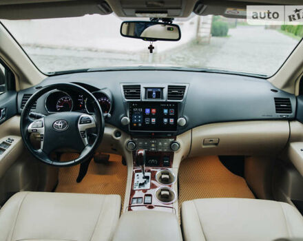 Чорний Тойота Хайлендер, об'ємом двигуна 3.46 л та пробігом 207 тис. км за 21900 $, фото 13 на Automoto.ua