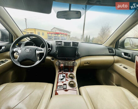 Чорний Тойота Хайлендер, об'ємом двигуна 3.5 л та пробігом 230 тис. км за 18000 $, фото 10 на Automoto.ua