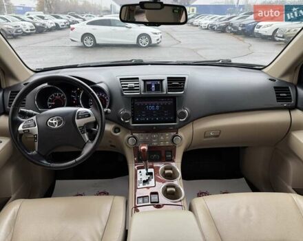 Черный Тойота Хайлендер, объемом двигателя 3.46 л и пробегом 214 тыс. км за 19200 $, фото 16 на Automoto.ua