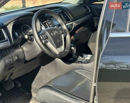 Черный Тойота Хайлендер, объемом двигателя 3.5 л и пробегом 190 тыс. км за 23000 $, фото 3 на Automoto.ua