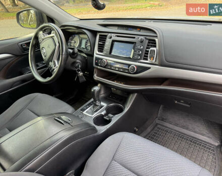 Черный Тойота Хайлендер, объемом двигателя 2.67 л и пробегом 208 тыс. км за 22500 $, фото 2 на Automoto.ua