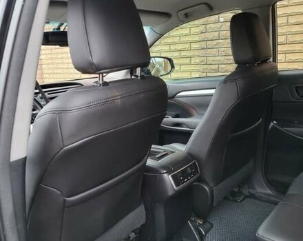 Черный Тойота Хайлендер, объемом двигателя 3.46 л и пробегом 269 тыс. км за 20000 $, фото 6 на Automoto.ua