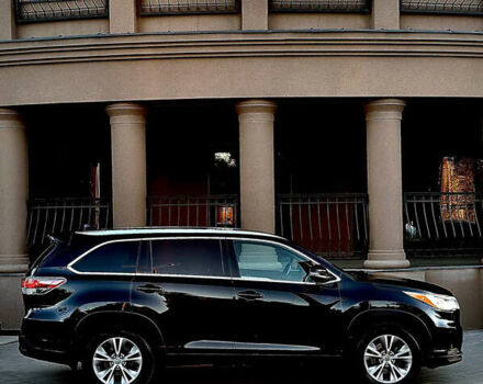 Черный Тойота Хайлендер, объемом двигателя 3.46 л и пробегом 108 тыс. км за 22300 $, фото 3 на Automoto.ua