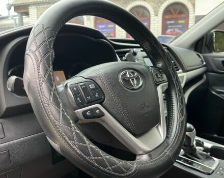 Чорний Тойота Хайлендер, об'ємом двигуна 2.7 л та пробігом 195 тис. км за 16999 $, фото 14 на Automoto.ua