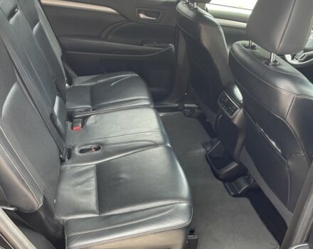 Черный Тойота Хайлендер, объемом двигателя 2.7 л и пробегом 216 тыс. км за 19999 $, фото 6 на Automoto.ua