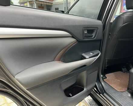 Чорний Тойота Хайлендер, об'ємом двигуна 2.7 л та пробігом 195 тис. км за 16999 $, фото 17 на Automoto.ua