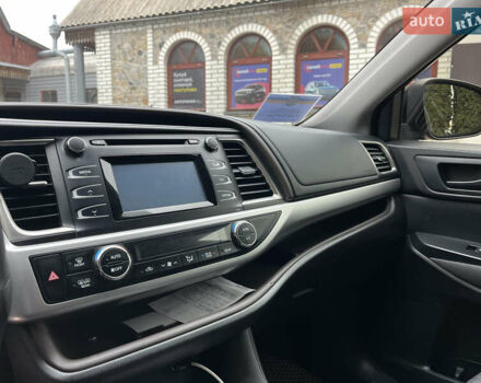 Чорний Тойота Хайлендер, об'ємом двигуна 2.67 л та пробігом 195 тис. км за 16999 $, фото 16 на Automoto.ua