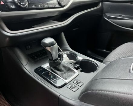 Чорний Тойота Хайлендер, об'ємом двигуна 2.7 л та пробігом 195 тис. км за 16999 $, фото 16 на Automoto.ua