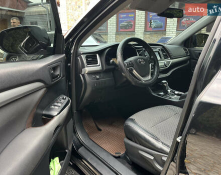 Чорний Тойота Хайлендер, об'ємом двигуна 2.67 л та пробігом 195 тис. км за 16999 $, фото 10 на Automoto.ua