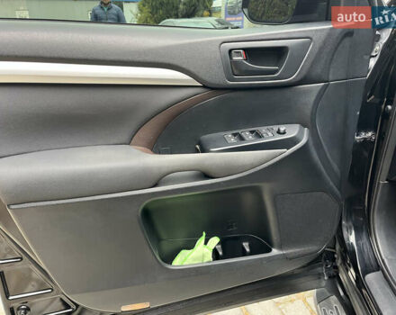 Чорний Тойота Хайлендер, об'ємом двигуна 2.67 л та пробігом 195 тис. км за 16999 $, фото 11 на Automoto.ua