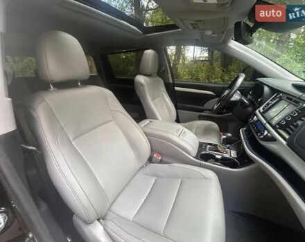 Черный Тойота Хайлендер, объемом двигателя 3.46 л и пробегом 107 тыс. км за 25800 $, фото 16 на Automoto.ua