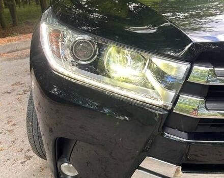 Черный Тойота Хайлендер, объемом двигателя 3.46 л и пробегом 107 тыс. км за 25800 $, фото 6 на Automoto.ua