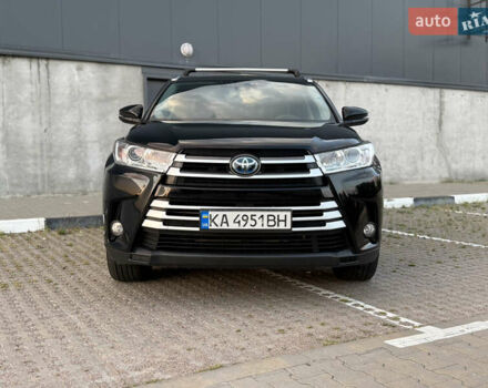 Черный Тойота Хайлендер, объемом двигателя 3.46 л и пробегом 123 тыс. км за 27000 $, фото 1 на Automoto.ua