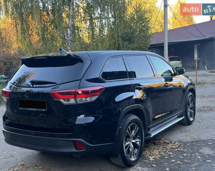 Черный Тойота Хайлендер, объемом двигателя 3.46 л и пробегом 200 тыс. км за 24500 $, фото 5 на Automoto.ua
