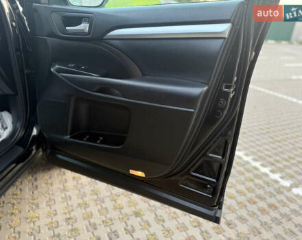 Черный Тойота Хайлендер, объемом двигателя 3.46 л и пробегом 123 тыс. км за 27000 $, фото 10 на Automoto.ua