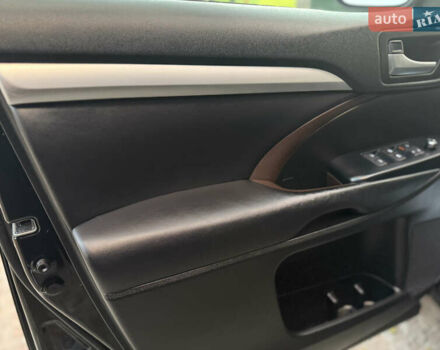 Черный Тойота Хайлендер, объемом двигателя 3.46 л и пробегом 123 тыс. км за 27000 $, фото 21 на Automoto.ua