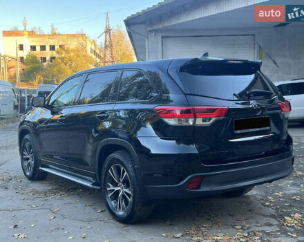 Черный Тойота Хайлендер, объемом двигателя 3.46 л и пробегом 200 тыс. км за 24500 $, фото 7 на Automoto.ua