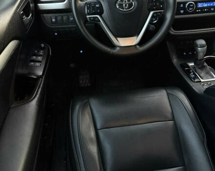 Черный Тойота Хайлендер, объемом двигателя 3.46 л и пробегом 123 тыс. км за 27000 $, фото 32 на Automoto.ua