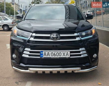 Черный Тойота Хайлендер, объемом двигателя 3.5 л и пробегом 110 тыс. км за 29200 $, фото 1 на Automoto.ua