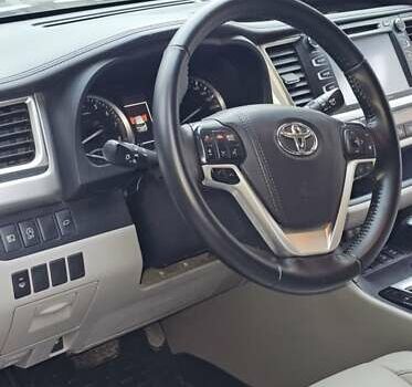 Чорний Тойота Хайлендер, об'ємом двигуна 3.46 л та пробігом 139 тис. км за 25500 $, фото 8 на Automoto.ua