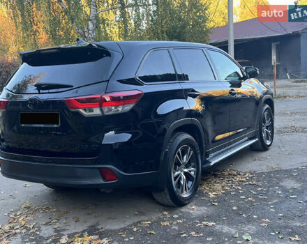 Черный Тойота Хайлендер, объемом двигателя 3.46 л и пробегом 200 тыс. км за 24500 $, фото 4 на Automoto.ua