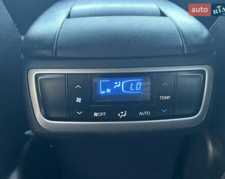 Черный Тойота Хайлендер, объемом двигателя 3.46 л и пробегом 200 тыс. км за 24500 $, фото 51 на Automoto.ua