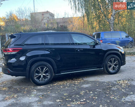 Черный Тойота Хайлендер, объемом двигателя 3.46 л и пробегом 200 тыс. км за 24500 $, фото 3 на Automoto.ua