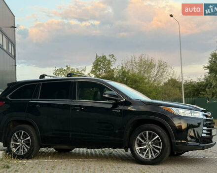 Черный Тойота Хайлендер, объемом двигателя 3.46 л и пробегом 123 тыс. км за 27000 $, фото 2 на Automoto.ua