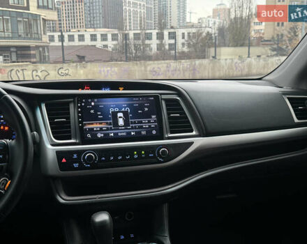 Черный Тойота Хайлендер, объемом двигателя 3.46 л и пробегом 49 тыс. км за 21700 $, фото 12 на Automoto.ua