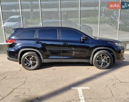 Черный Тойота Хайлендер, объемом двигателя 3.46 л и пробегом 49 тыс. км за 23700 $, фото 6 на Automoto.ua