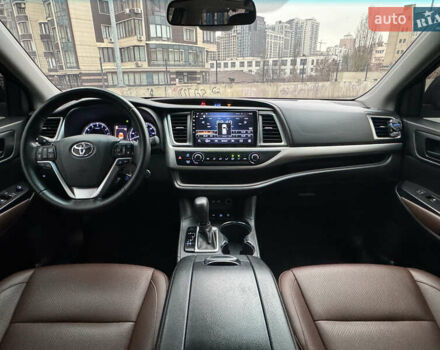 Черный Тойота Хайлендер, объемом двигателя 3.46 л и пробегом 49 тыс. км за 21700 $, фото 10 на Automoto.ua