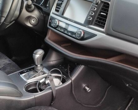 Черный Тойота Хайлендер, объемом двигателя 3.5 л и пробегом 65 тыс. км за 26500 $, фото 2 на Automoto.ua