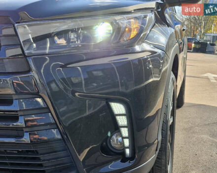 Черный Тойота Хайлендер, объемом двигателя 3.5 л и пробегом 49 тыс. км за 20900 $, фото 3 на Automoto.ua